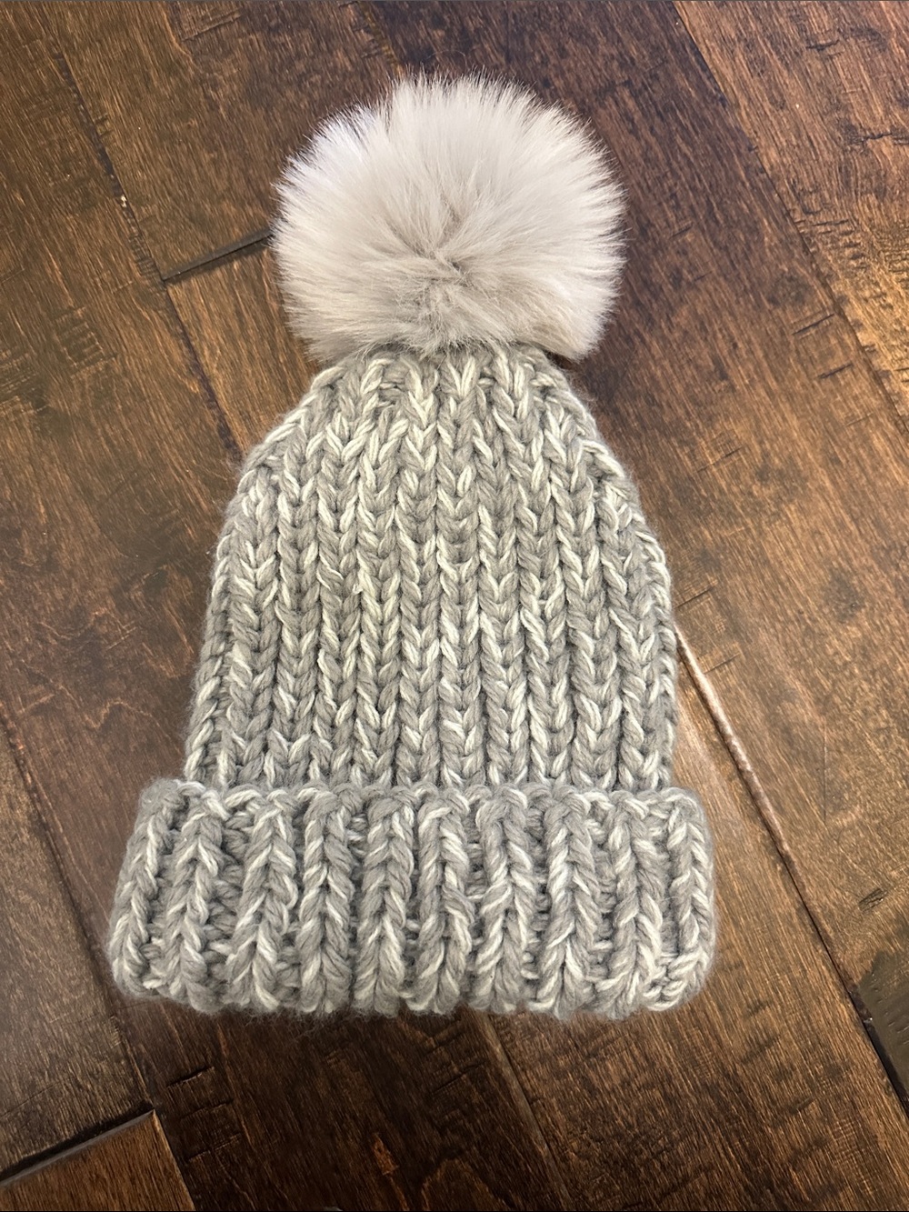 LOFT Light Gray Chunky Knit Pom Beanie